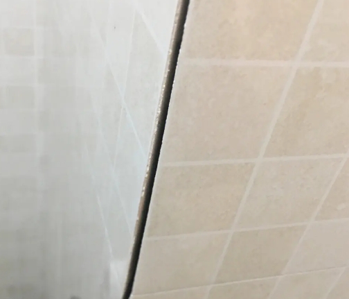安义瓷砖空鼓维修公司分享阳台瓷砖脱落的修复过程可以分为以下几个步骤